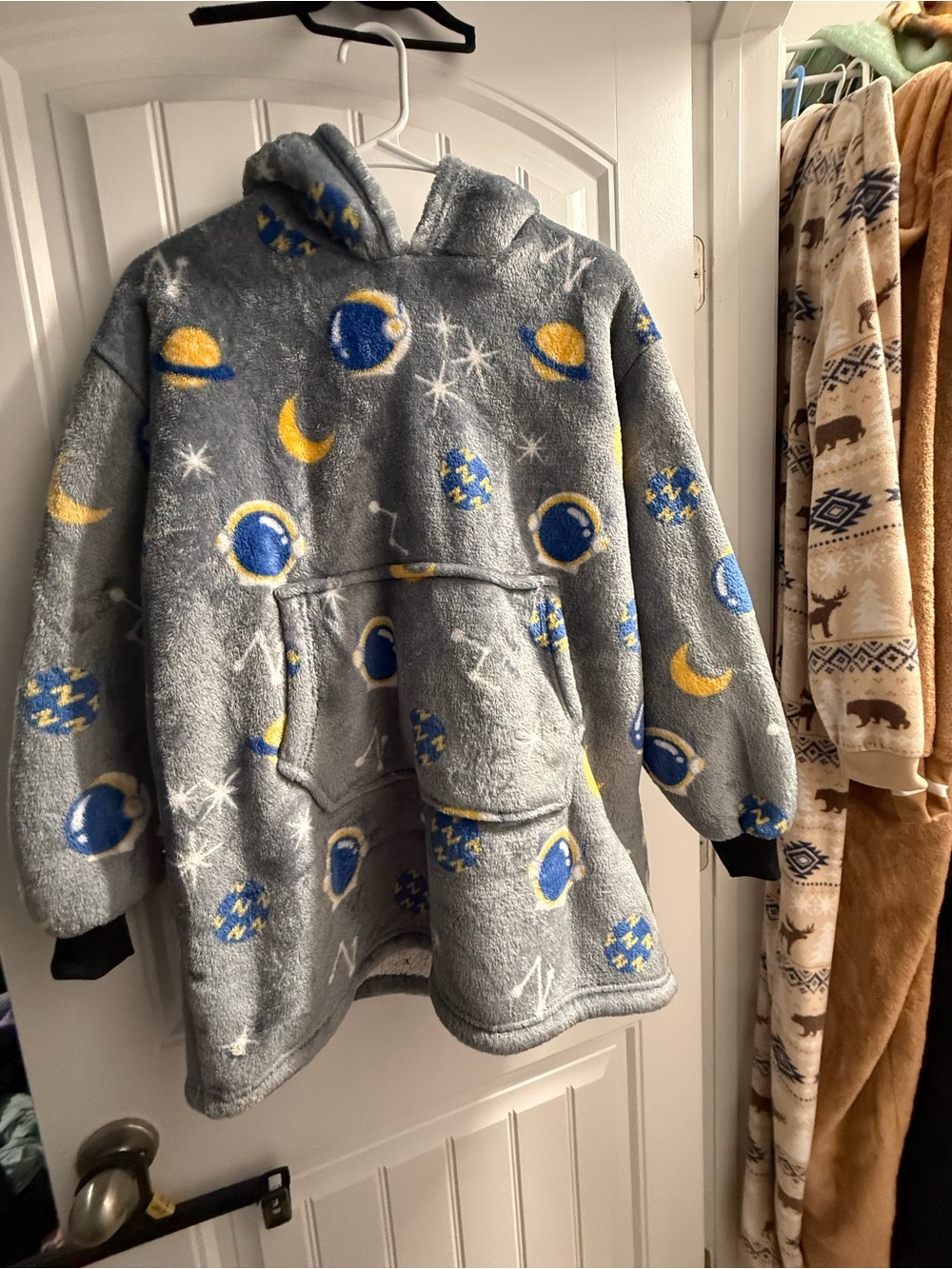 Cozy Kids Grey Space-Print Hooded blanket